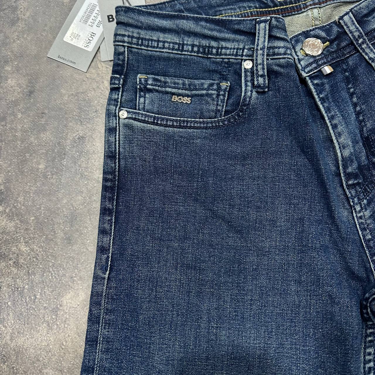 975