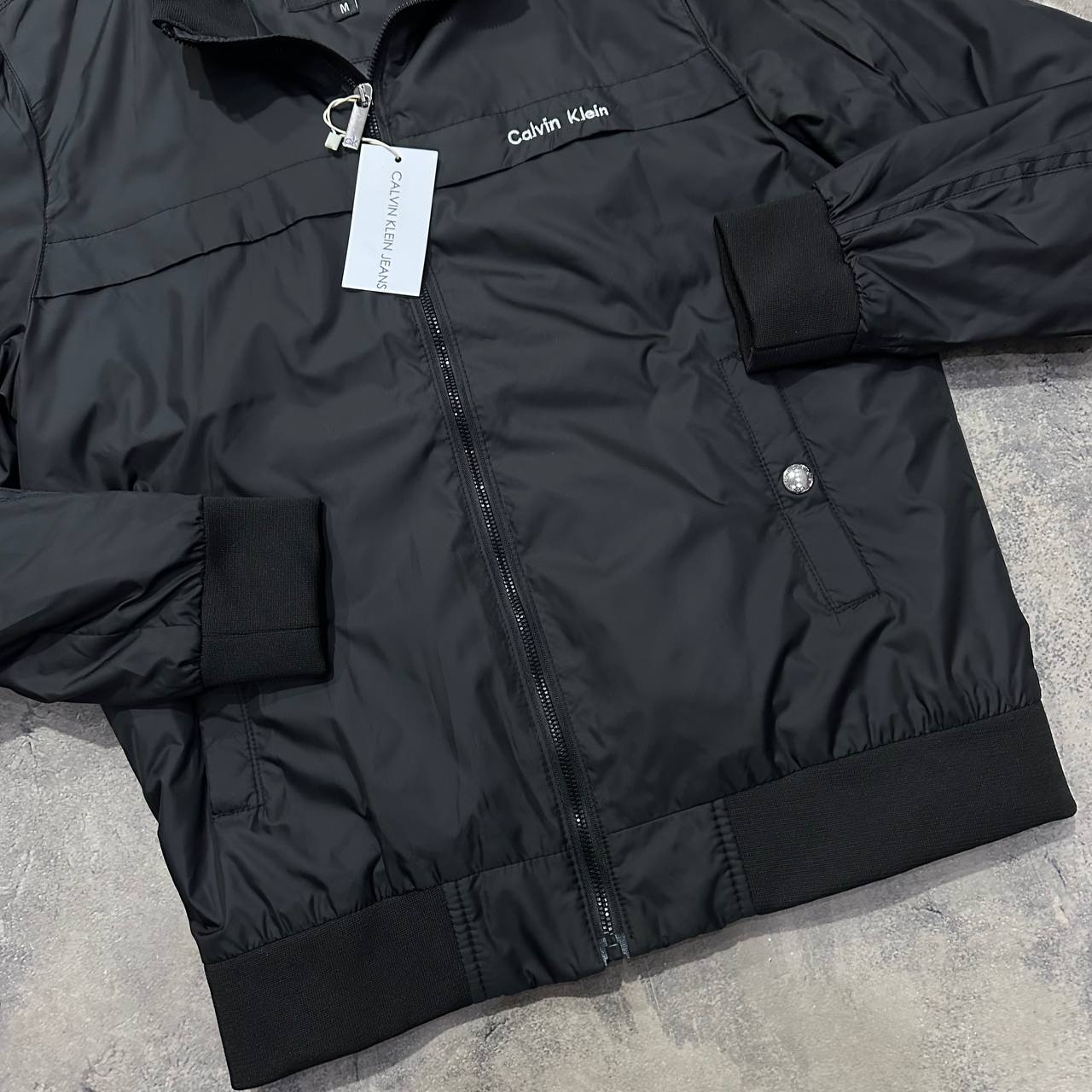 995
