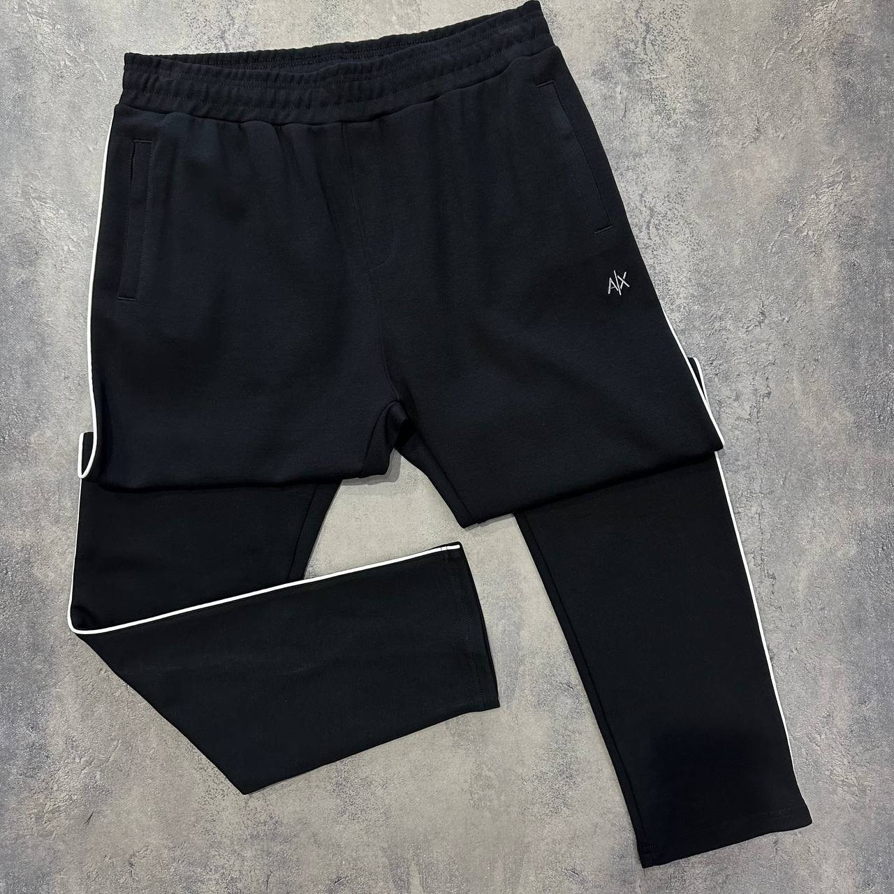 922